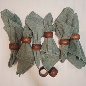 Green Napkin Set with Wooden Rings
